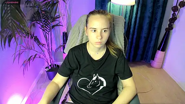 Snapshot of Lika_0ne chatting on 10-07-25, 12:13 Lika 0ne online show from 10-07-25, 12:13