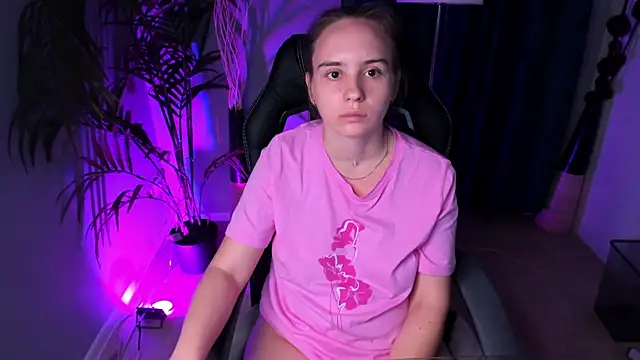 Snapshot of Lika_0ne chatting on 10-10-25, 11:09 Lika 0ne online show from 10-10-25, 11:09