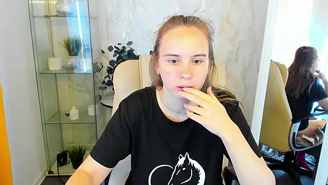 Snapshot of Lika_0ne chatting on 10-11-25, 11:53 Lika 0ne online show from 10-11-25, 11:53