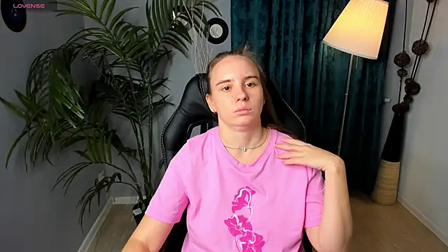 Snapshot of Lika_0ne chatting on 10-13-25, 12:16 Lika 0ne online show from 10-13-25, 12:16