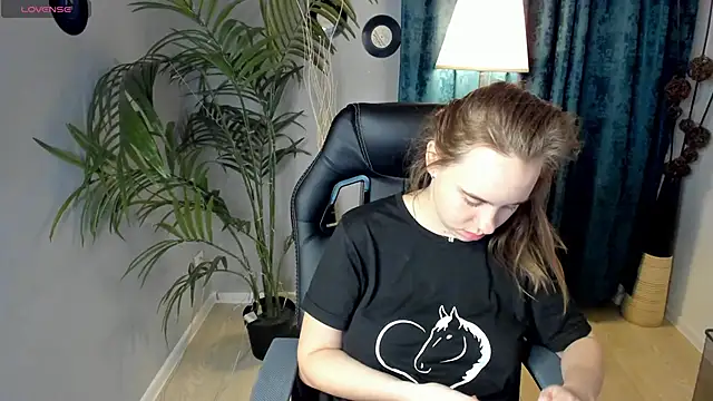 Snapshot of Lika_0ne chatting on 10-16-25, 12:28 Lika 0ne online show from 10-16-25, 12:28