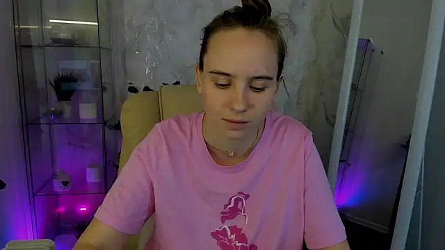 Snapshot of Lika_0ne chatting on 10-18-25, 12:17 Lika 0ne online show from 10-18-25, 12:17