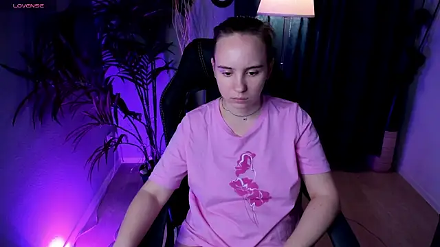 Snapshot of Lika_0ne chatting on 10-24-25, 10:11 Lika 0ne online show from 10-24-25, 10:11