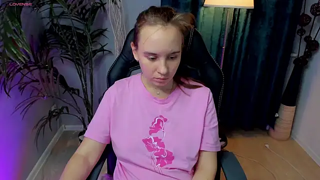 Snapshot of Lika_0ne chatting on 10-28-25, 11:25 Lika 0ne online show from 10-28-25, 11:25