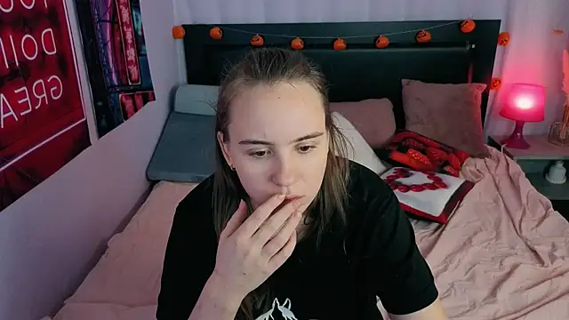 Snapshot of Lika_0ne chatting on 11-14-25, 12:04 Lika 0ne online show from 11-14-25, 12:04