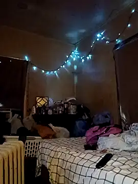 Snapshot of birdg chatting on 10-22-25, 05:24 birdg online show from 10-22-25, 05:24