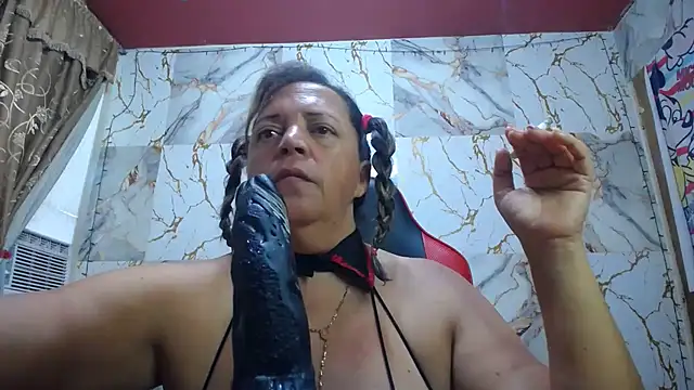 Snapshot of alina_maturehot chatting on 05-16-26, 10:47 alina maturehot online show from 05-16-26, 10:47