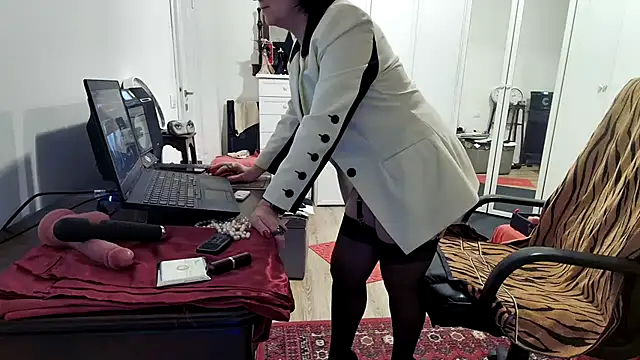 Chanel Noire online show from 01-08-26, 02:08