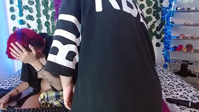 Snapshot of duo_peludoo chatting on 03-15-25, 11:06 duo peludoo online show from 03-15-25, 11:06