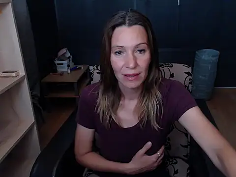 Snapshot of hannaha chatting on 06-18-26, 07:18 hannaha online show from 06-18-26, 07:18