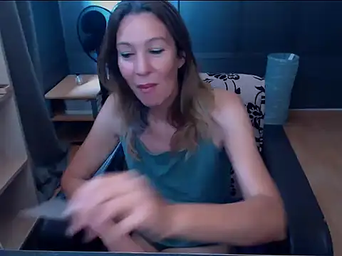 Snapshot of hannaha chatting on 07-15-26, 07:24 hannaha online show from 07-15-26, 07:24