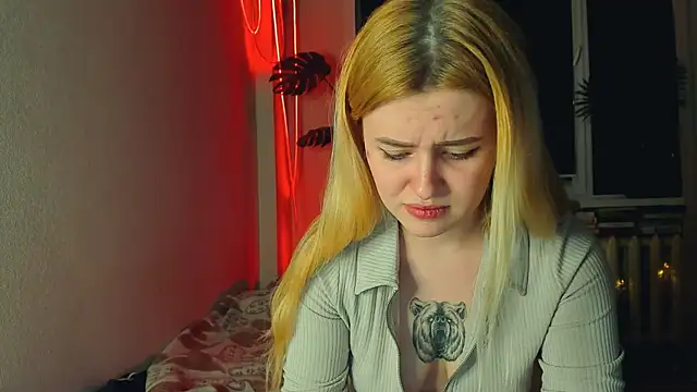 Snapshot of Alexa_Pirs chatting on 03-08-25, 08:03 Alexa Pirs online show from 03-08-25, 08:03