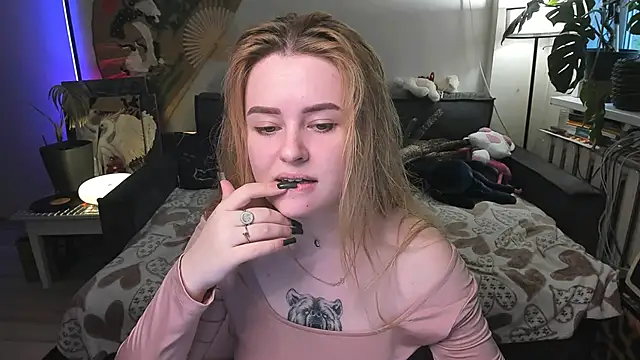 Alexa Pirs online show from 04-23-26, 02:41