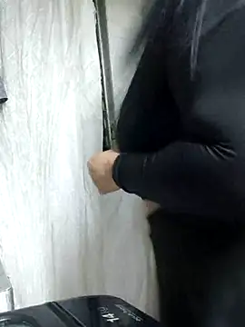 Snapshot of nikki_grey chatting on 10-13-25, 04:56 nikki grey online show from 10-13-25, 04:56