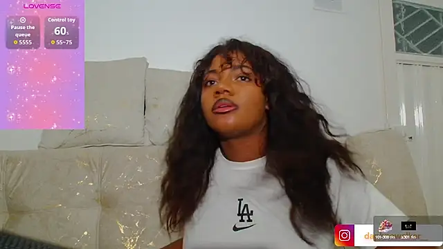 Snapshot of Daphnewalker__ chatting on 10-01-25, 03:01 Daphnewalker   online show from 10-01-25, 03:01