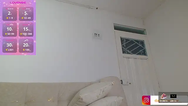 Snapshot of Daphnewalker__ chatting on 10-09-25, 10:35 Daphnewalker   online show from 10-09-25, 10:35