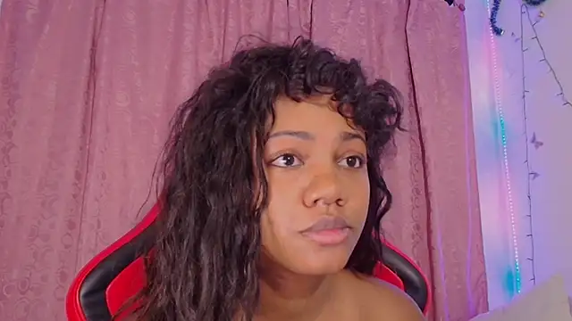 Daphnewalker   online show from 12-18-25, 11:27