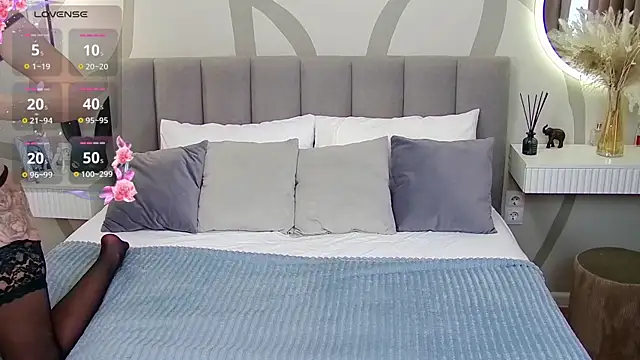 Snapshot of WoW__JuliaBlonde chatting on 10-14-25, 02:56 WoW  JuliaBlonde online show from 10-14-25, 02:56