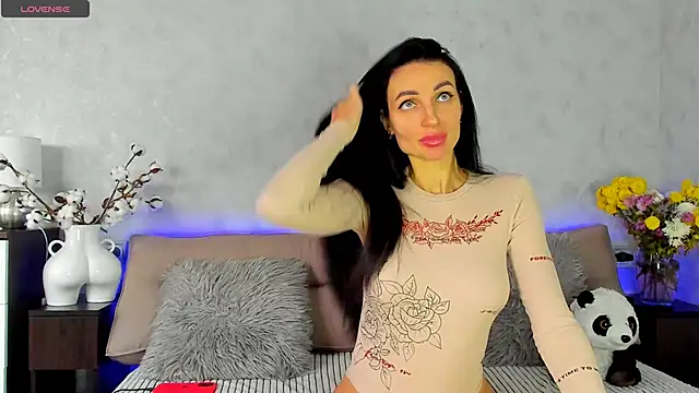 Snapshot of Tina_Mart chatting on 10-26-25, 11:27 Tina Mart online show from 10-26-25, 11:27