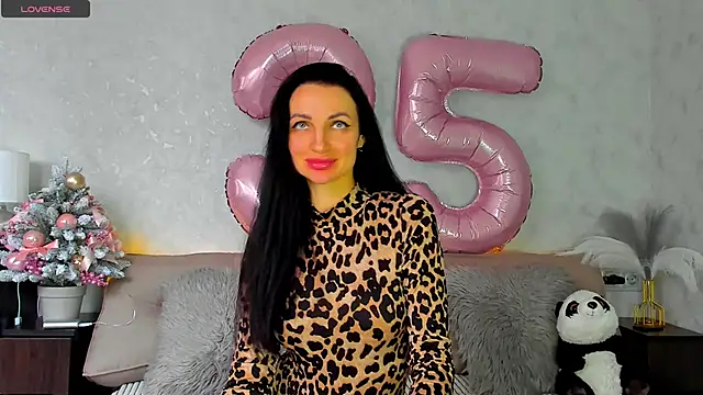 Snapshot of Tina_Mart chatting on 12-02-25, 08:41 Tina Mart online show from 12-02-25, 08:41