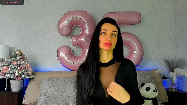 Snapshot of Tina_Mart chatting on 12-05-25, 11:30 Tina Mart online show from 12-05-25, 11:30