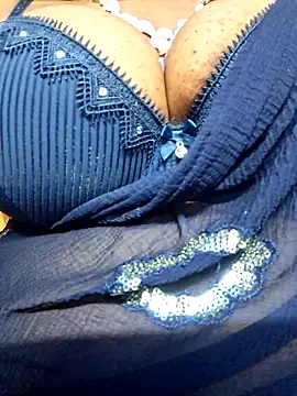 Snapshot of SX-JUHI chatting on 10-06-25, 11:35 SX-JUHI online show from 10-06-25, 11:35