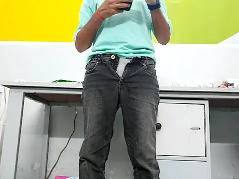 Snapshot of Lustyluckyy chatting on 03-21-25, 01:23 Lustyluckyy online show from 03-21-25, 01:23