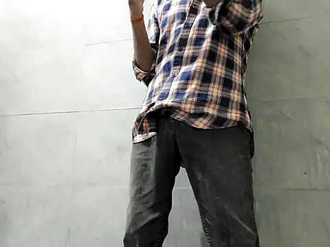 Snapshot of Lustyluckyy chatting on 09-29-25, 06:02 Lustyluckyy online show from 09-29-25, 06:02