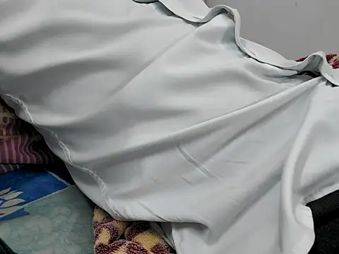 Snapshot of Lustyluckyy chatting on 10-15-25, 07:52 Lustyluckyy online show from 10-15-25, 07:52