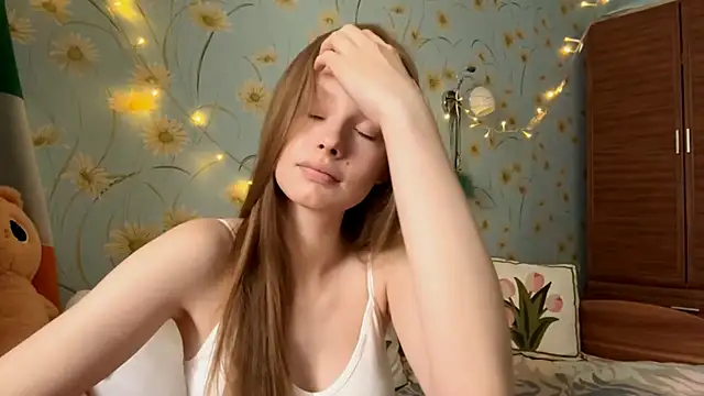 Snapshot of BeckyDwinell chatting on 03-04-25, 11:19 BeckyDwinell online show from 03-04-25, 11:19