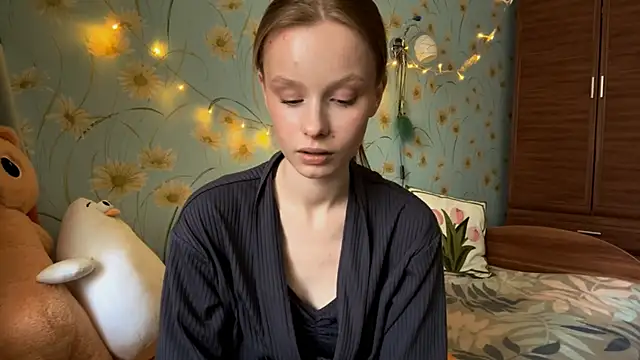 Snapshot of BeckyDwinell chatting on 03-07-25, 01:29 BeckyDwinell online show from 03-07-25, 01:29