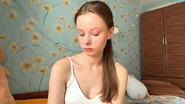 Snapshot of BeckyDwinell chatting on 03-15-25, 08:58 BeckyDwinell online show from 03-15-25, 08:58