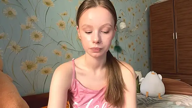 Snapshot of BeckyDwinell chatting on 03-22-25, 09:13 BeckyDwinell online show from 03-22-25, 09:13