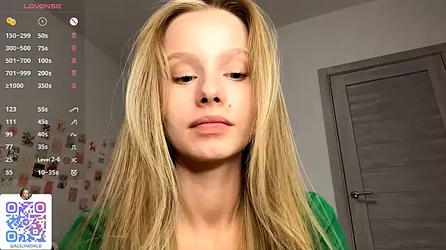 Snapshot of BeckyDwinell chatting on 09-18-25, 04:20 BeckyDwinell online show from 09-18-25, 04:20