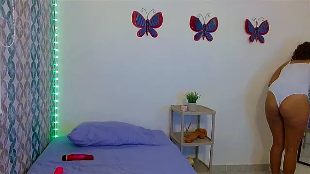 Emilybateee online show from 02-27-25, 05:47