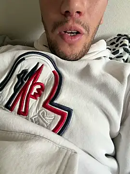 yaxxx03 online show from 10-26-25, 12:44