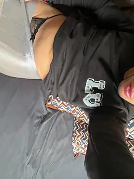 yaxxx03 online show from 11-02-25, 12:51