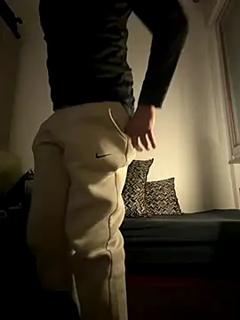 yaxxx03 online show from 11-20-25, 07:24