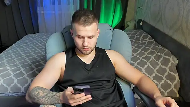 Snapshot of Vladik_b chatting on 02-26-25, 08:44 Vladik b online show from 02-26-25, 08:44