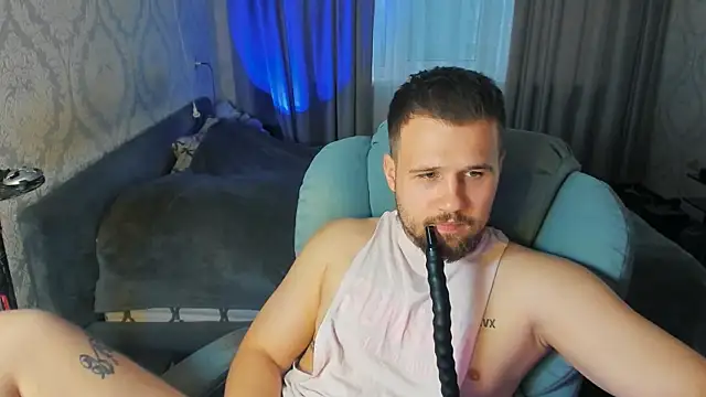 Snapshot of Vladik_b chatting on 06-12-26, 06:07 Vladik b online show from 06-12-26, 06:07