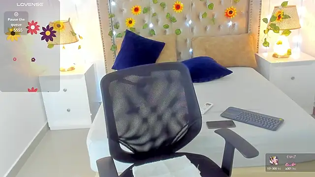 CandieGilson   online show from 03-11-25, 06:41