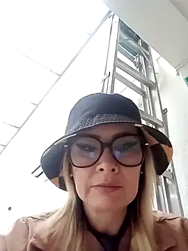 CandieGilson   online show from 11-08-25, 11:43