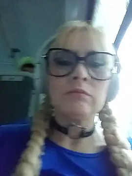 Snapshot of CandieGilson__ chatting on 05-28-26, 11:29 CandieGilson online show from 05-28-26, 11:29