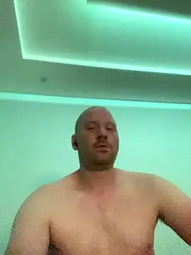 Snapshot of Krzysiekg123 chatting on 09-30-25, 10:04 Krzysiekg123 online show from 09-30-25, 10:04