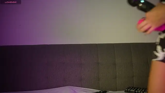 Snapshot of Vaniluu_9 chatting on 02-28-25, 11:45 Vaniluu 9 online show from 02-28-25, 11:45