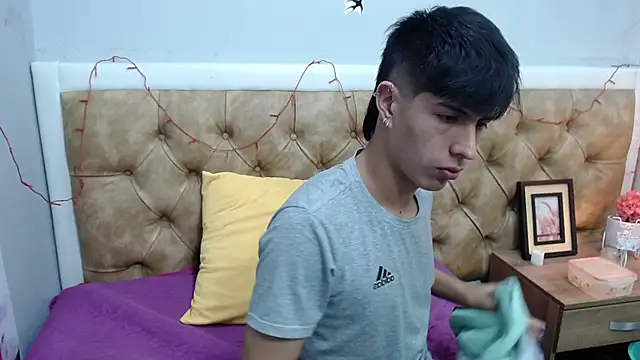 Snapshot of Estiv18_ chatting on 02-17-25, 03:25 Estiv18  online show from 02-17-25, 03:25