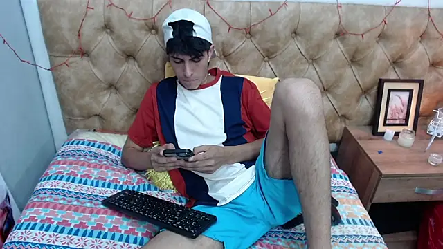 Snapshot of Estiv18_ chatting on 02-27-25, 04:20 Estiv18  online show from 02-27-25, 04:20