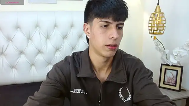 Snapshot of Estiv18_ chatting on 03-09-25, 11:58 Estiv18  online show from 03-09-25, 11:58