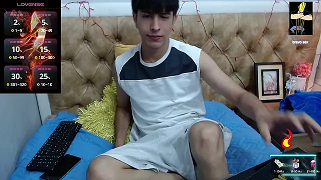 Snapshot of Estiv18_ chatting on 03-22-25, 06:33 Estiv18  online show from 03-22-25, 06:33