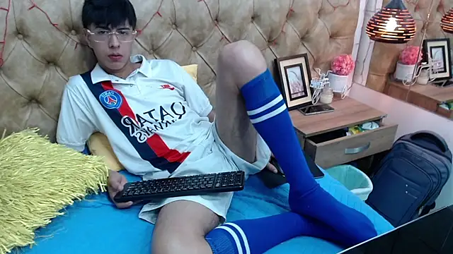 Snapshot of Estiv18_ chatting on 03-23-25, 06:26 Estiv18  online show from 03-23-25, 06:26